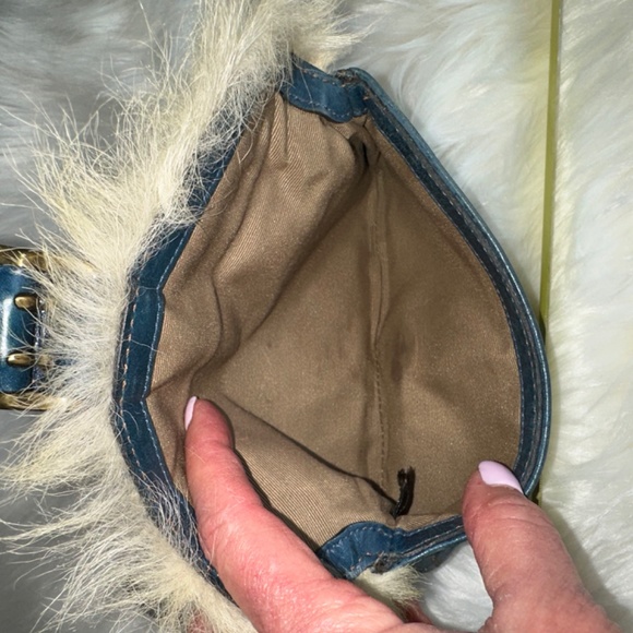 π₯π₯π₯RARE C O A C H wristlet- Blue Leather-white hair - Great Condition!!π₯π₯π₯ - Picture 4 of 12